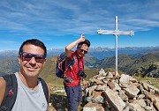 30 In Cima Venina (2624 m) con vista  sulla Val Venina col suo lago 